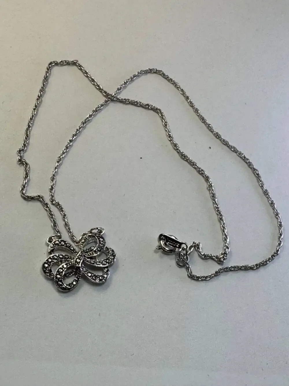 Vintage AVON Chain Necklace Bow Pendent Silver Tone 18” Jewelry
